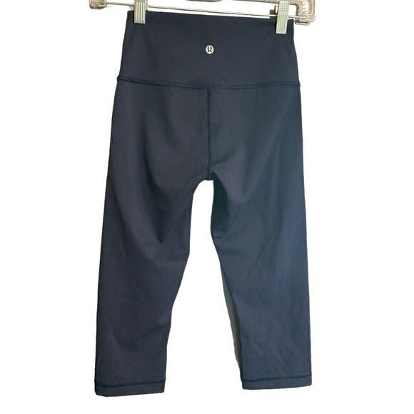 lululemon athletica Pants - Lululemon Wunder Under Crops in Navy Blue Size 4